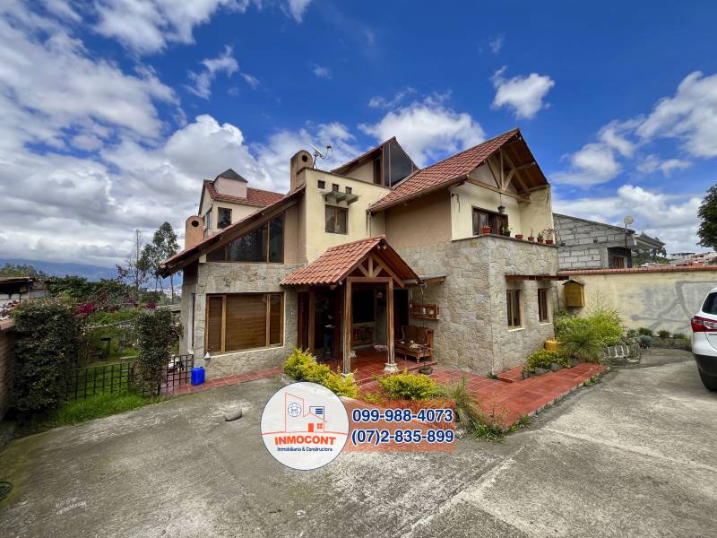 C1299 AMPLIA CASA CON ÁREA VERDE EN VENTA